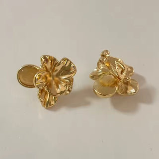Women's Luxury Niche Design Golden Petal Ear Clips French Retro Three-dimensional Metal Opal Flower Clip on Earrings No Piercing