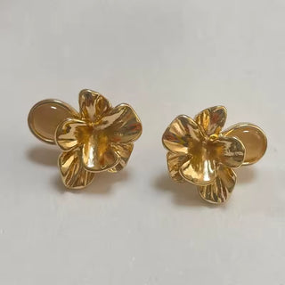 Women's Luxury Niche Design Golden Petal Ear Clips French Retro Three-dimensional Metal Opal Flower Clip on Earrings No Piercing