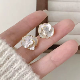 White Enamel Flower Stud Earrings for Women Folded Unique Design Multi-layers Floral Female Small Earrings 2024 new brincos